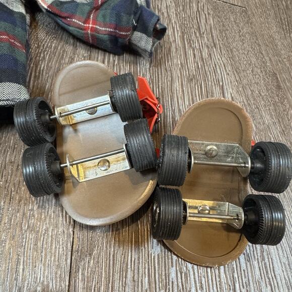 Pleasant Company Molly's After School Outfit + Brown Oxfords & Red Roller Skates - Picture 9 of 13